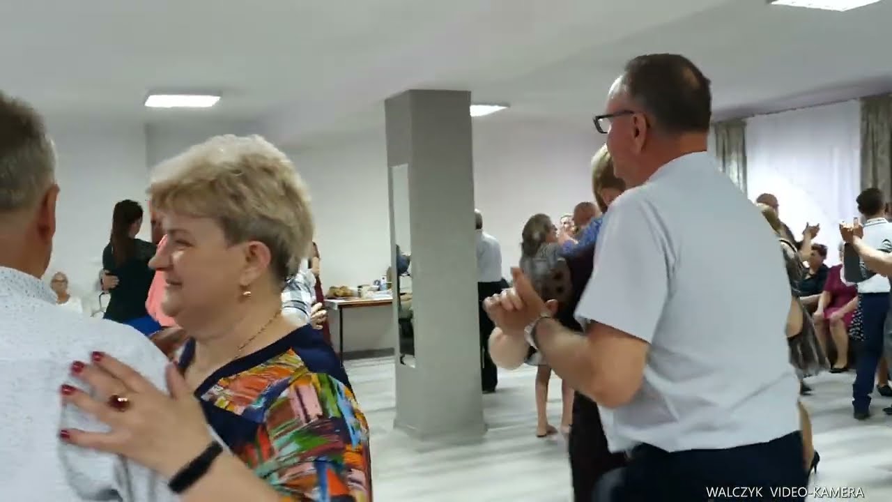 Dwanaście aniołków pannie młodej służy z Zespołem Roland