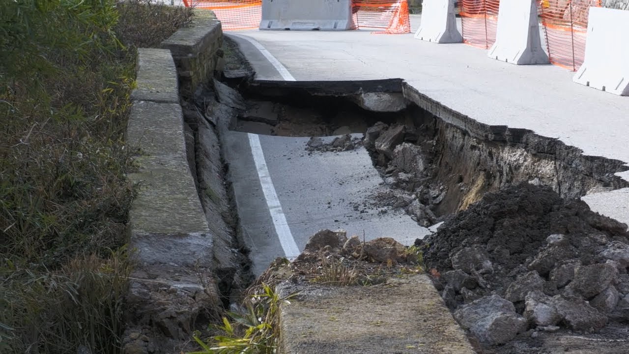 Contrada. Si allarga il fronte della frana, l&rsquo;ira del sindaco, famiglie senz&rsquo;acqua