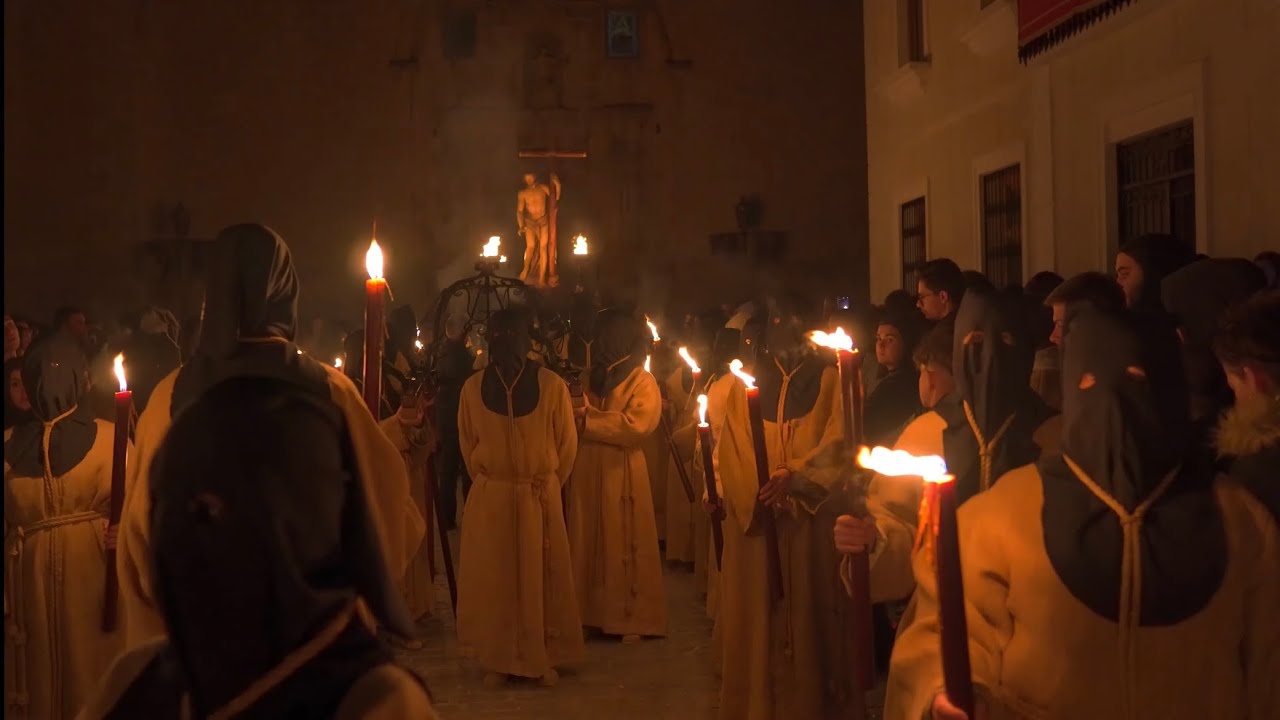 Entre el fuego y la oscuridad. Procesión de las ánimas. Semana Santa Cieza 2023.