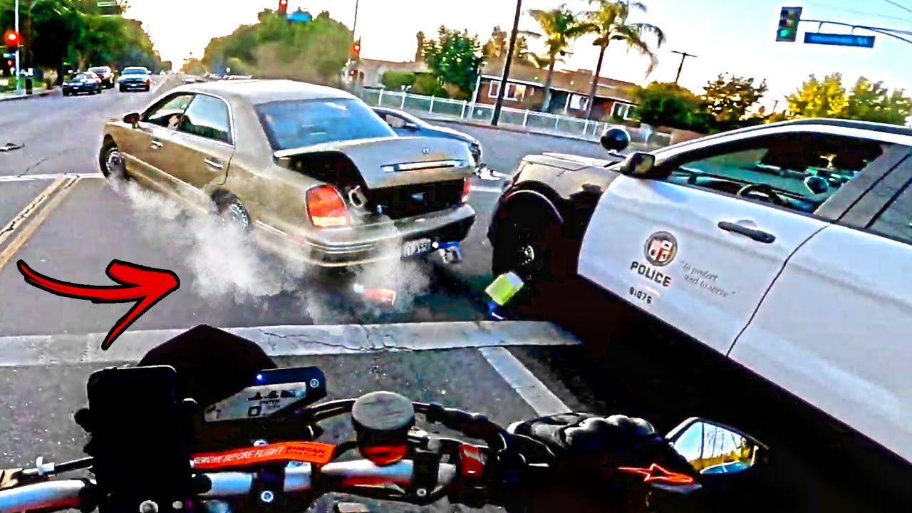 Extreme Close Call - Best Motorcycle Moments - Ep.97