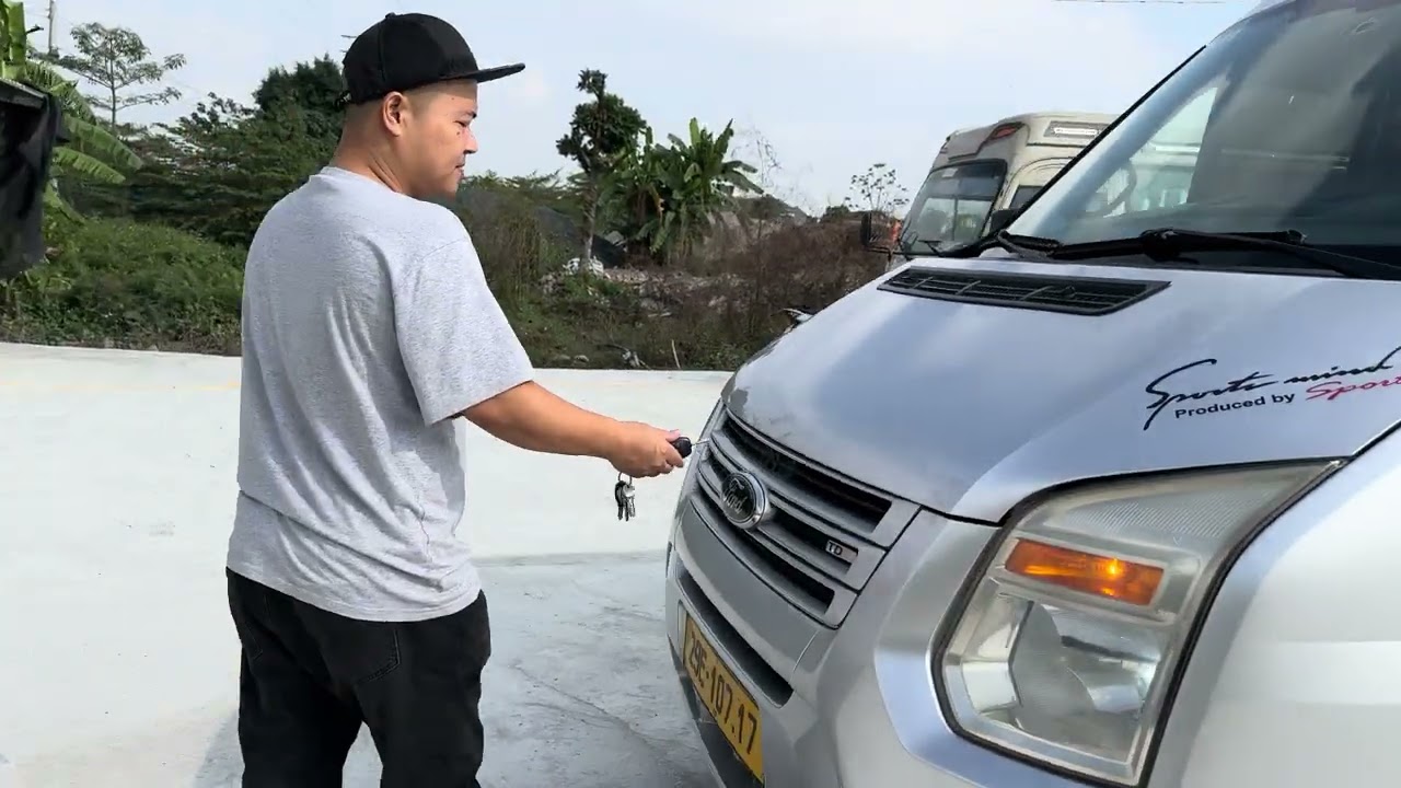 Mua b&aacute;n xe kh&aacute;ch cũ 16 chỗ ford transit 2014 cam m&aacute;y keo chỉ zin xem xe tại h&agrave; nội 