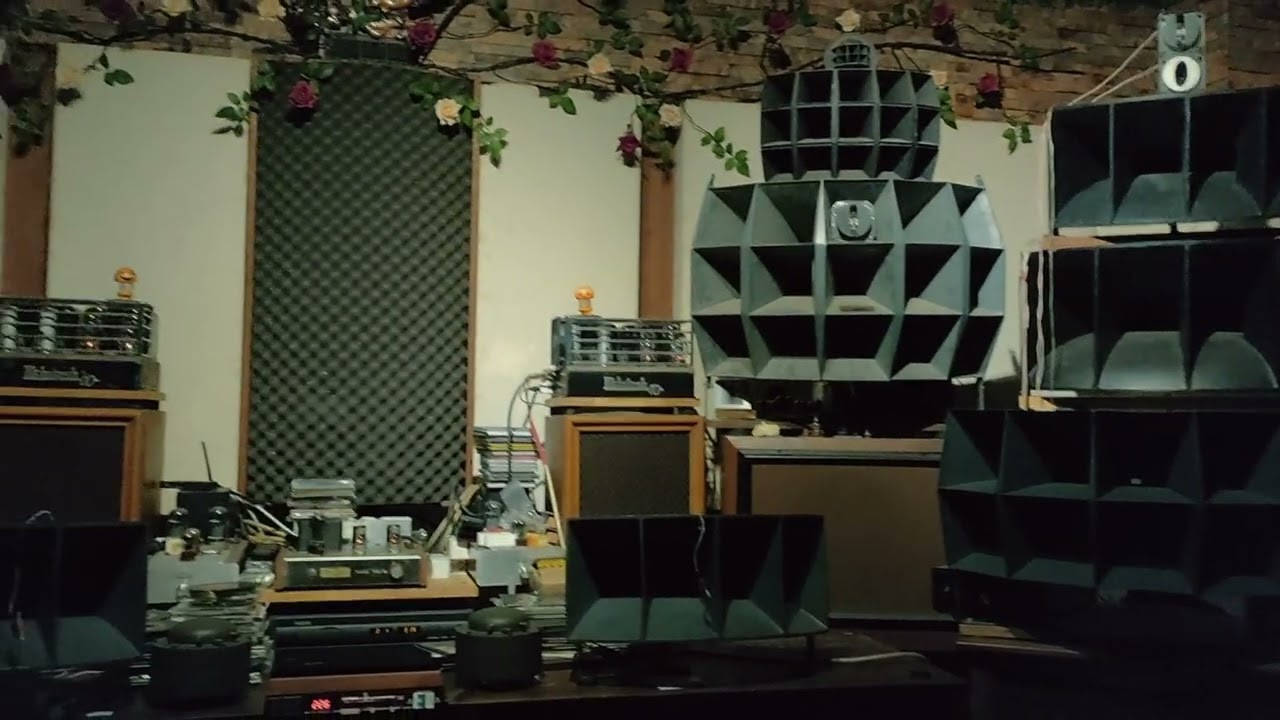 Tình Khúc Buồn - Altec A7 :  511-90 + 802-8d (kèn 1 inch cho Altec A7) .