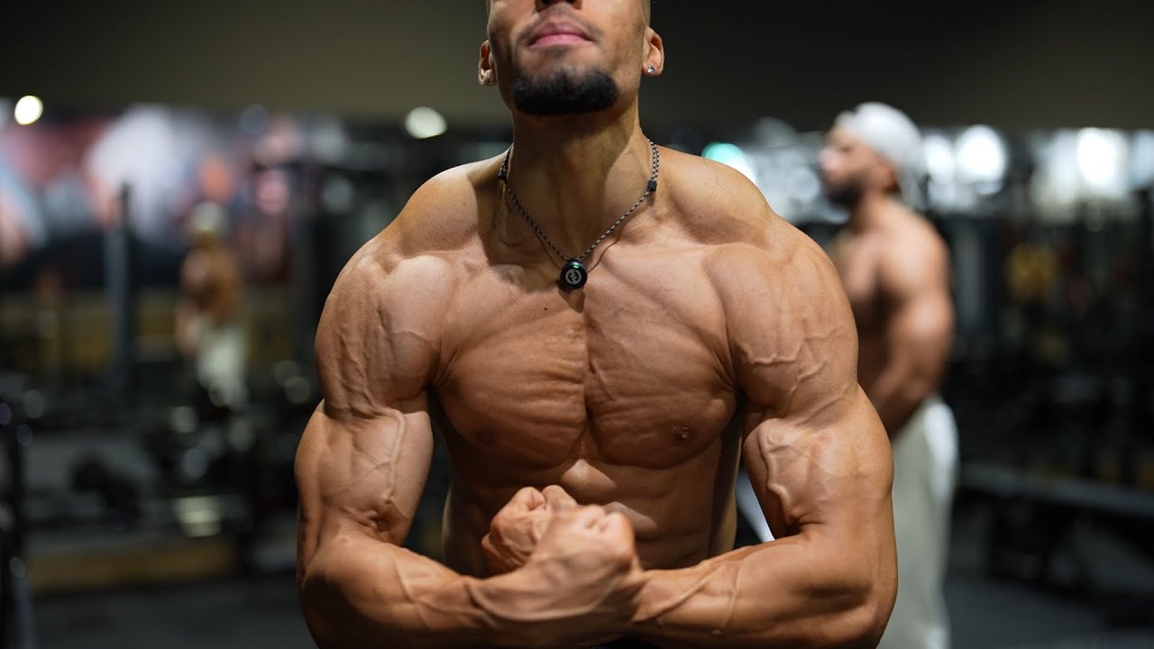 Muskeln aufbauen und gleichzeitig Fett verlieren (Skinnyfat Lösung) | Kelvinfiti