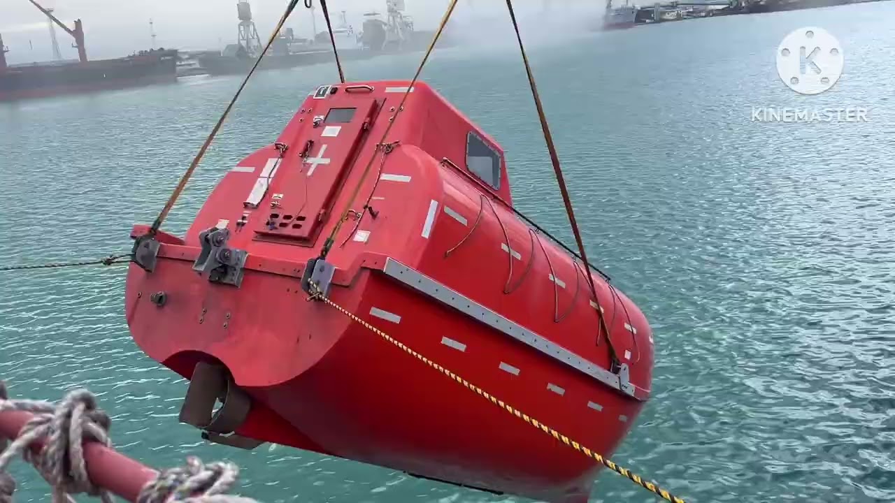 Free fall lifeboat Lowering using Davit and Manoeuvring in water || Simulation launching of Lifeboat