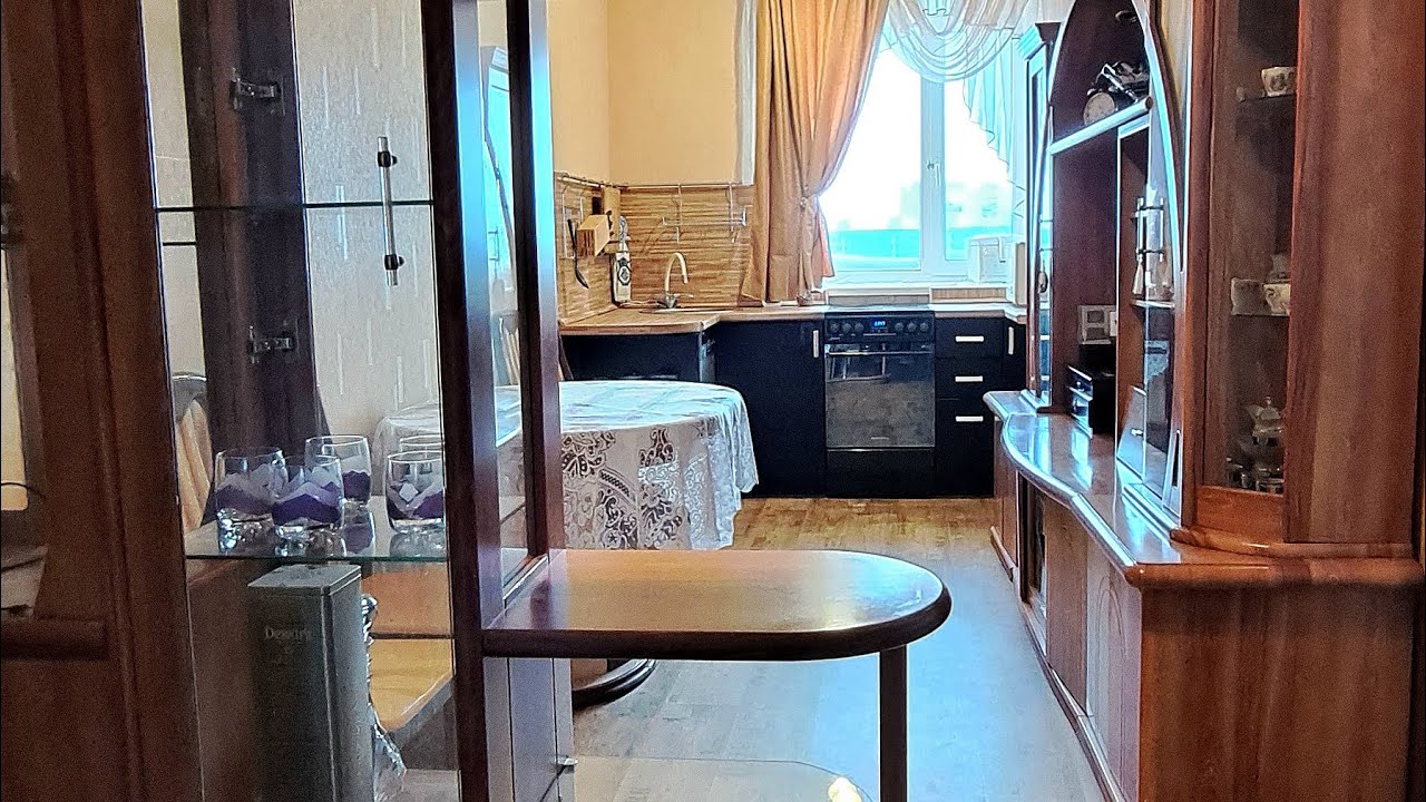 Продам 4-х ком квартиру с индивидуальной планировкой пр адресу: г.Нижневартовск,  улица Чапаева 53
