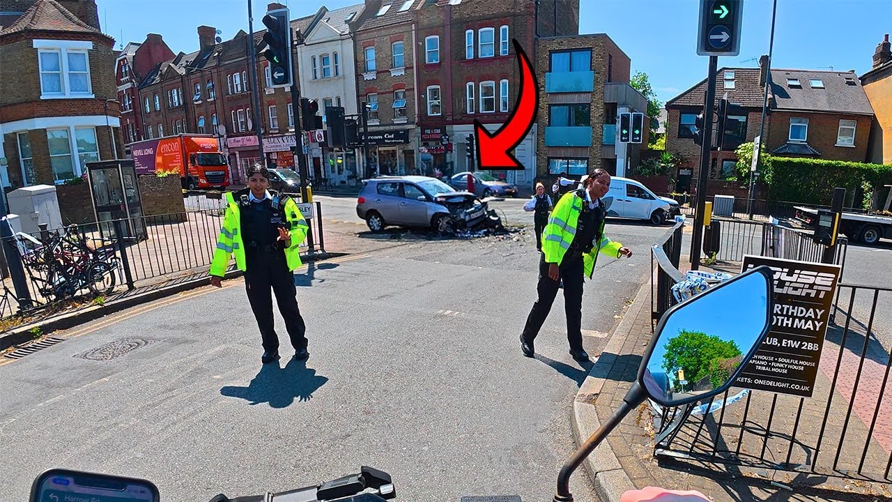 CAR CRASH in London POLICE SHUT DOWN ROAD! Delivery Rider POV
