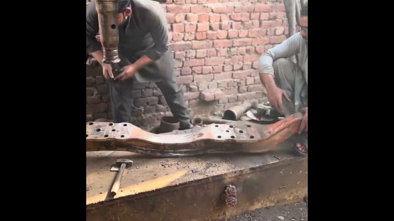 Heavy Dumper Axle Snapped in Two 😱 Total Breakdown Emergency Fix 🔧