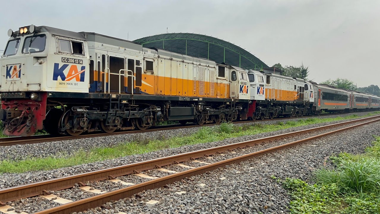 PASUKAN KERETA PAGI NGEBUT BRUTAL DI JALUR GANDA | KA Sancaka Double Traksi 