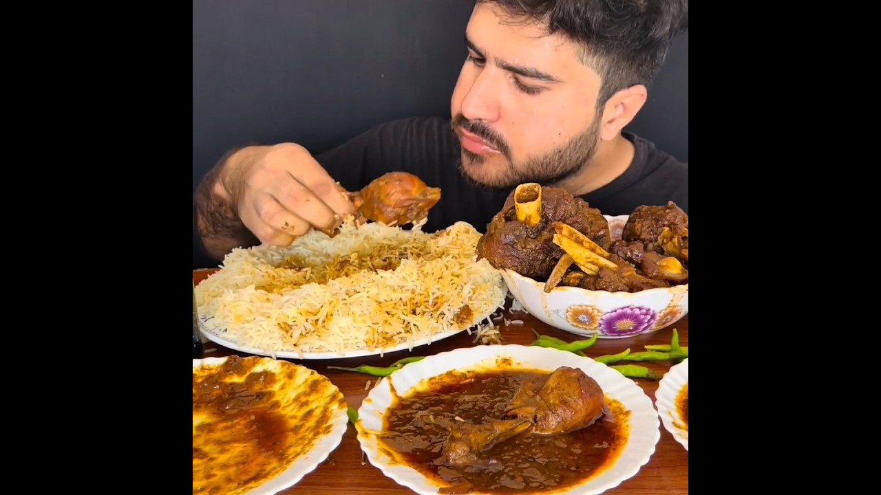 ASMR: EATING SPICY CHICKEN CURRY🔥 BASMATI RICE || #shorts #mukbangn#asmreating #mukbangasmr #asmr