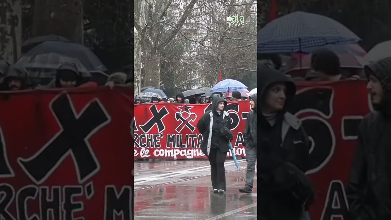 Milano, corteo per Davide Cesare: durante la manifestazione bruciate bandiere Usa e Israele