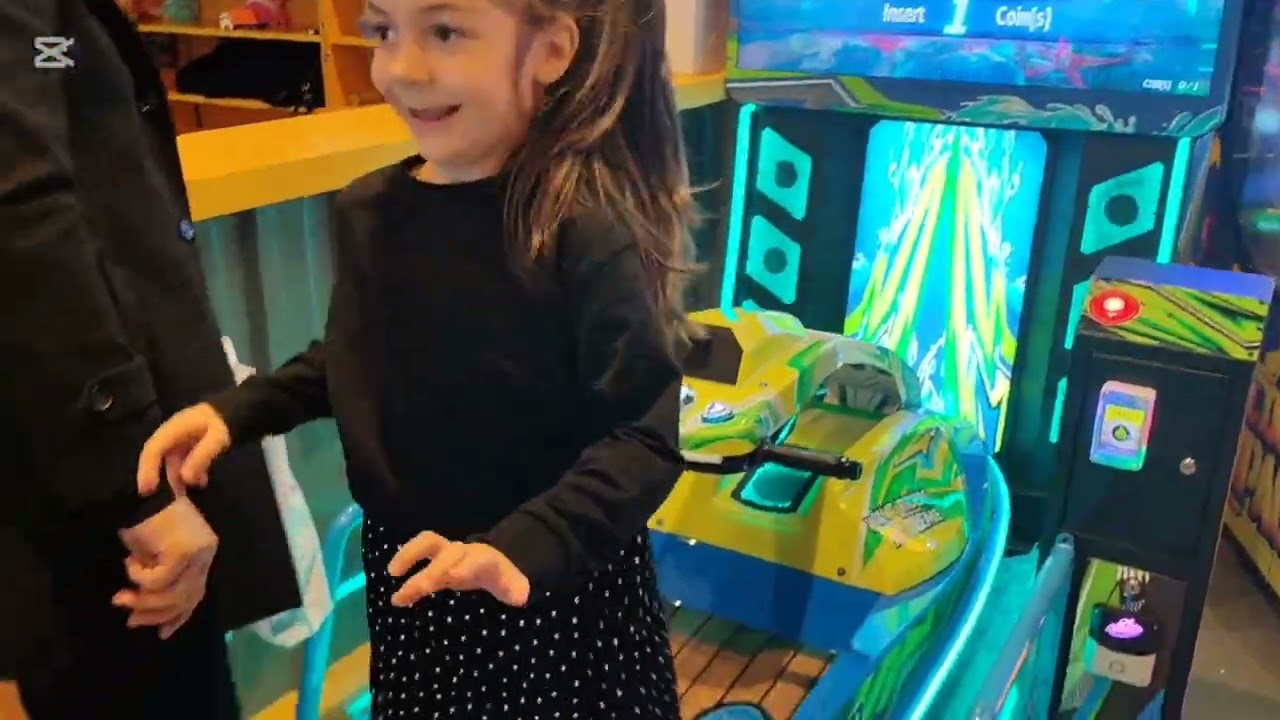 AVM turu _ Asel melek değişik oyunlar oynadi