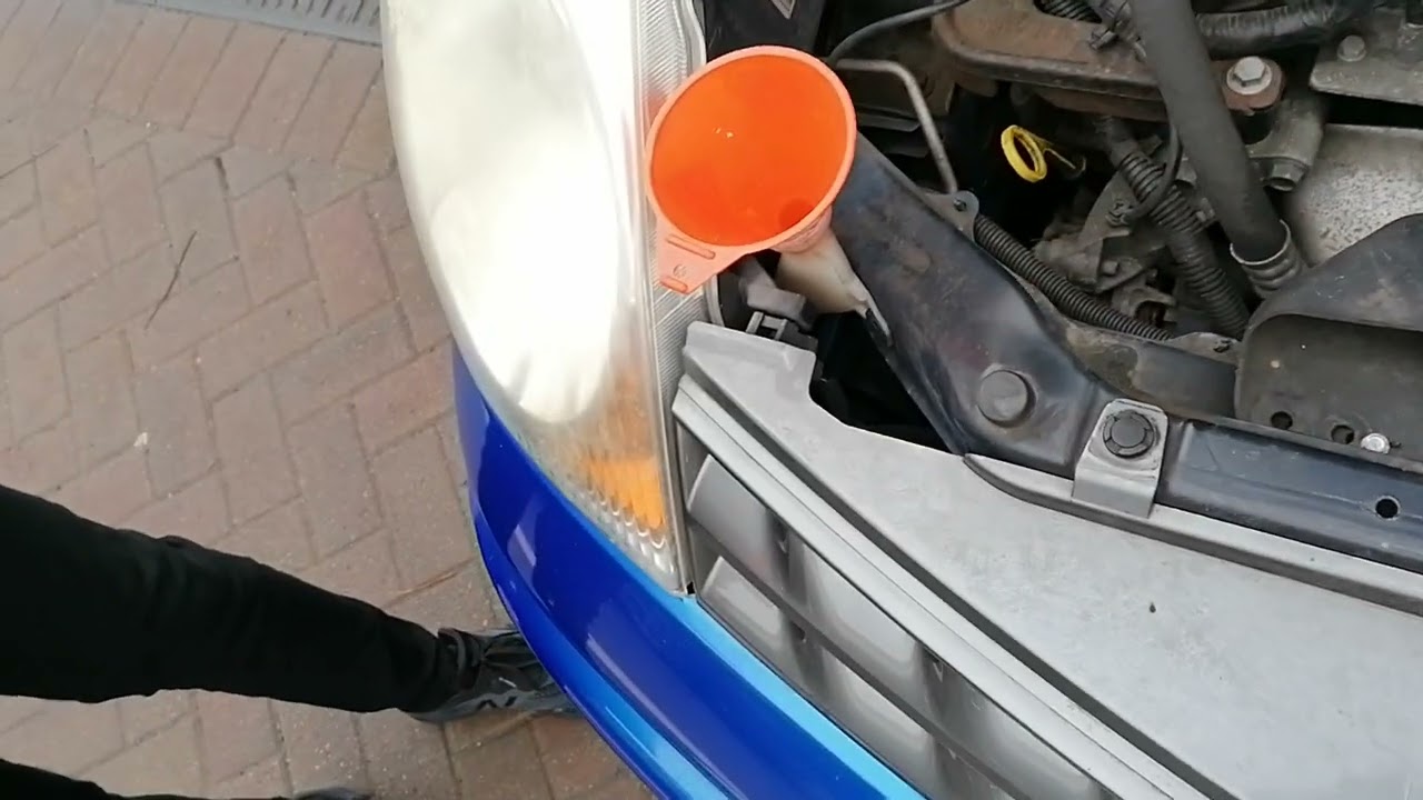 Nissan Note 2008 Colant, Screen Wash, and Engine Oil Top Up and check