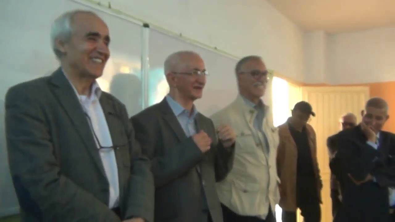 قدماء تلاميذ ثانوية سجلماسة بالرشيدية يتفقدون المؤسسة ويحتفلون بالذكرى 50 لأول فوج للبكالوريا بها