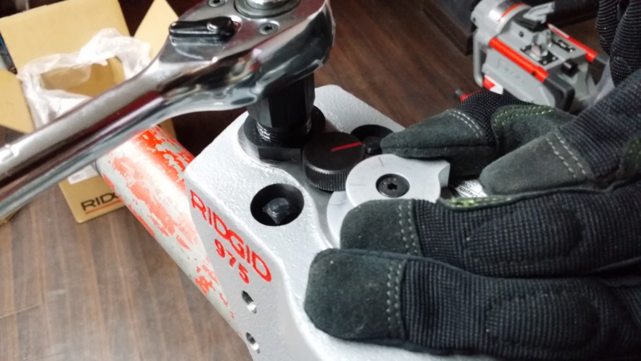Ranuradora 975  RIDGID Manejo sobre Roscadora 300 Power Drive