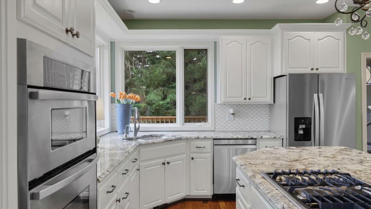 2360 Falcon Dr., West Linn, OR
