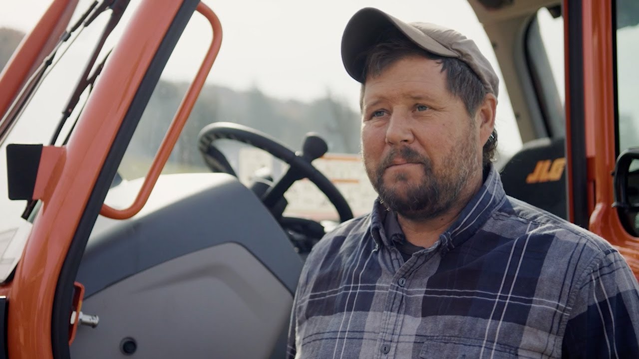 JLG&reg; AG925 Telehandler | Versatility and Efficiency on the Farm