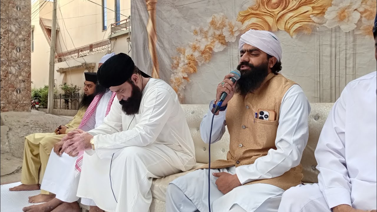 Raiya soniya madine wale jaake Mera bhi Salam aankh di