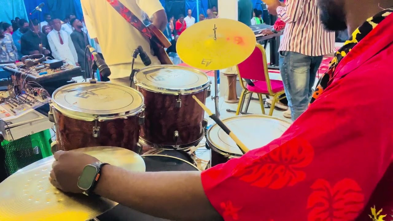 J’adore avec mon instrument 🎷 @faveurmukokoofficiel @rosnykayiba1