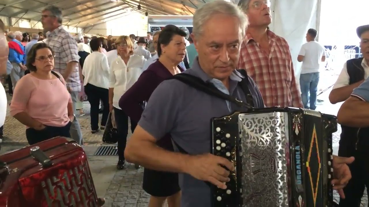 Ouvir Tocar [uma] Modinha Antiga