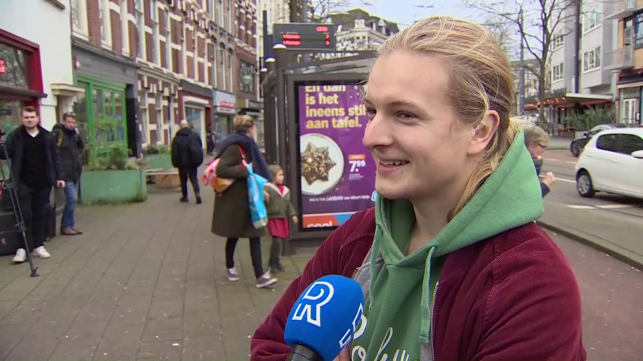 Rotterdammers delen herinneringen aan Jules Deelder bij Café Ari
