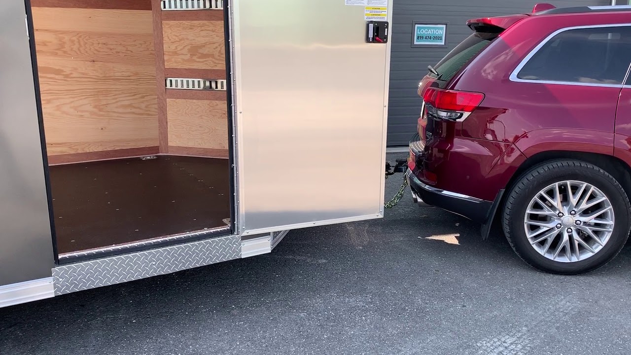 REMORQUE TRAILER FERMÉE CUSTOM À DEUX ESSIEUX Ideal Cargo Neuf