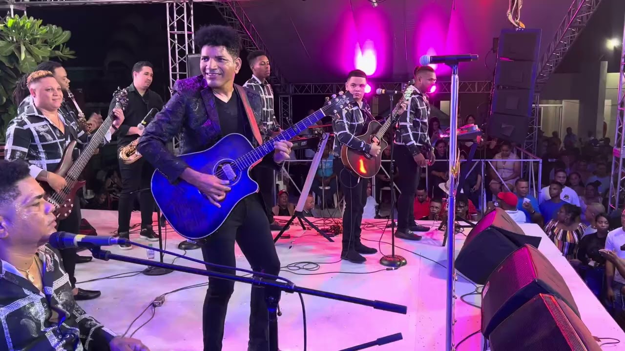 Vuela palomita en vivo el varón de la bachata