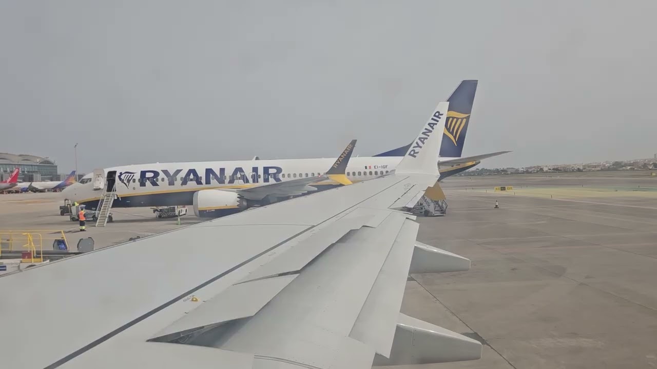 Ryanair 737MAX departing Alicante/ALC