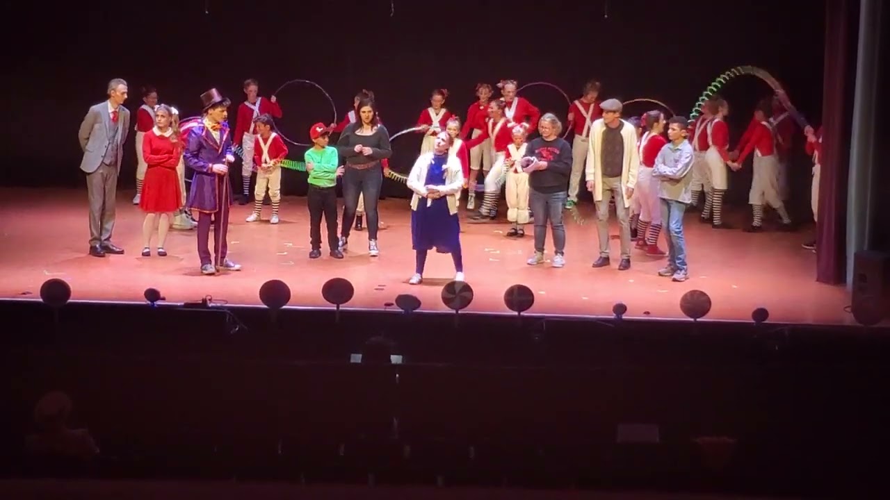 Willy Wonka and The Chocolate Factory Play -  Violet Beauregarde / Chew It Song