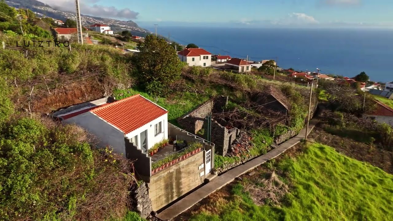 Cozy house for sale in Estreito da Calheta