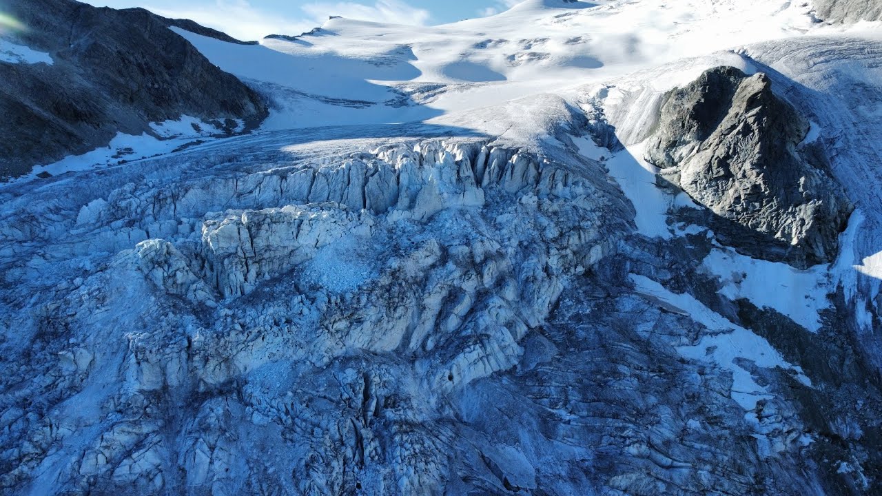 &laquo; Lac et glacier de Moiry &ndash; silence et beaut&eacute; dans les Alpes valaisannes &raquo;