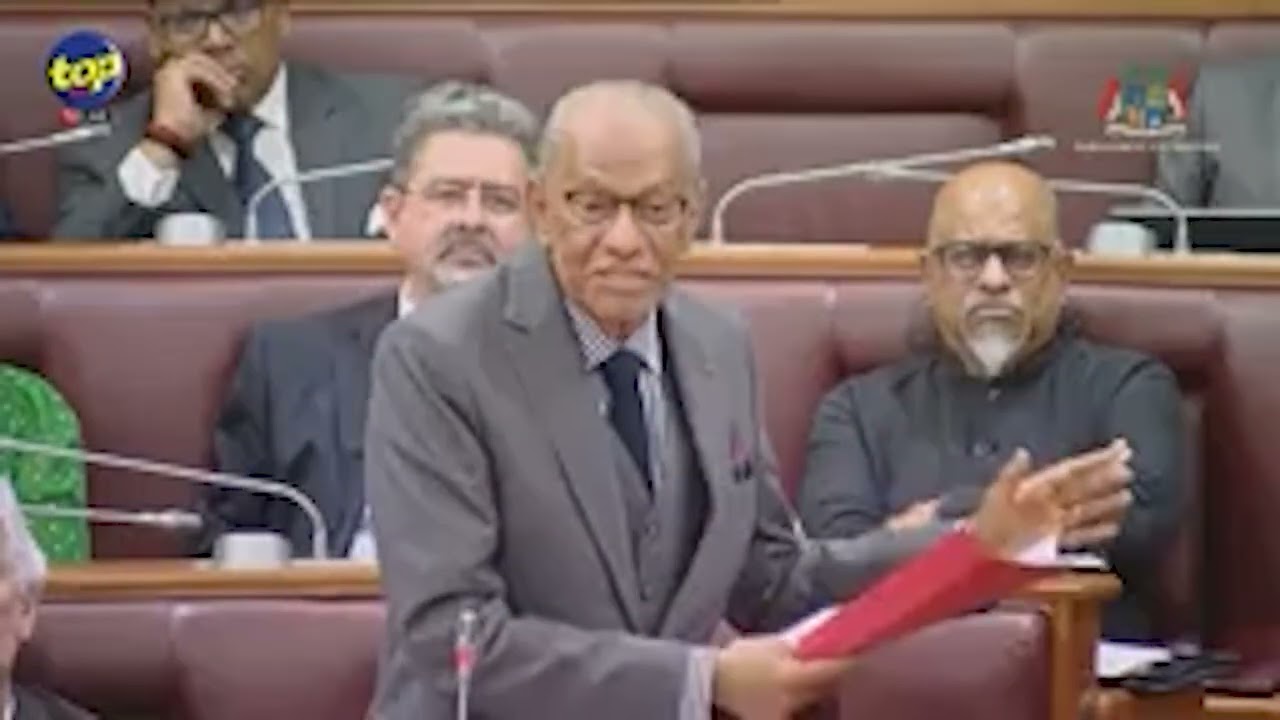Navin Ramgoolam tacle Adrien Duval