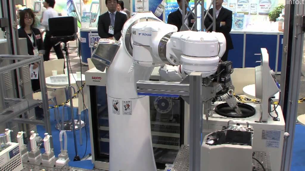Motoman Dual Arm robot in lab automation