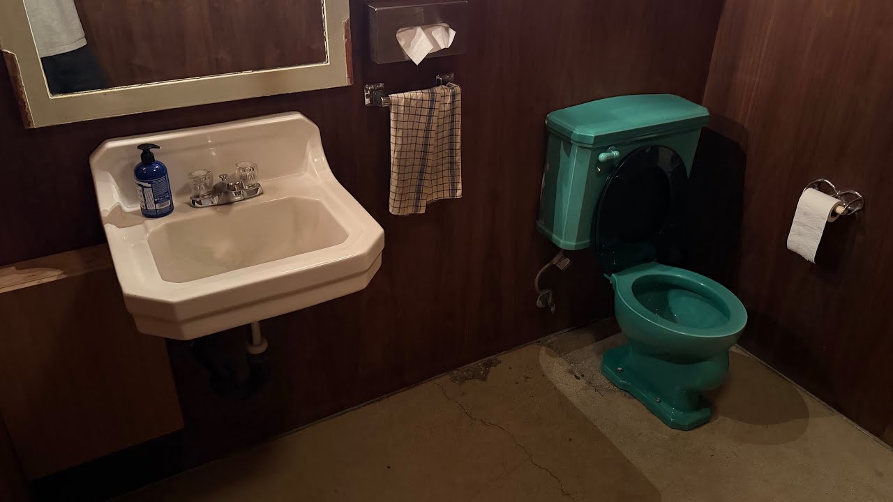 1932 Turquoise Mueller Forward Trap Toilet At A Store!