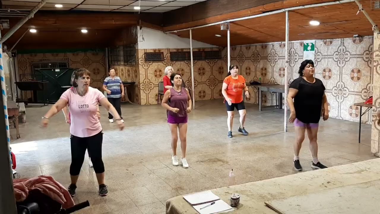 Baile entretenido 3 Miércoles 21 de enero 2026 profesora Angela Sierra club los 120 lo Espejo