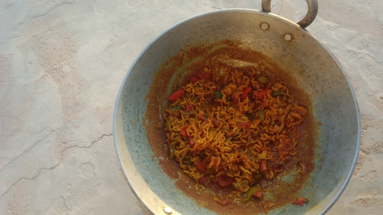 Hamne bnai maggi noodles masala powder #meggi #minivlog #villagerlifestyle #vlogging #vlog 
