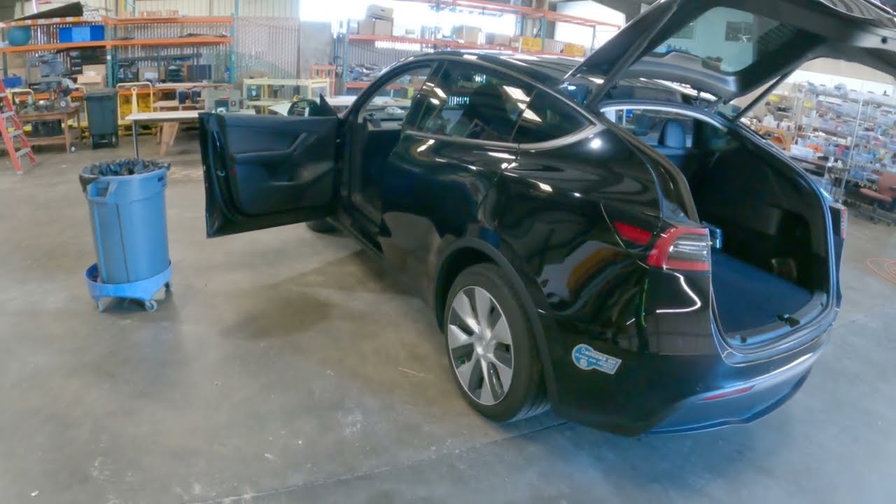 Как заменить выключатель стеклоподъемника со стороны водителя на Tesla Model 3 / Model Y в формат...