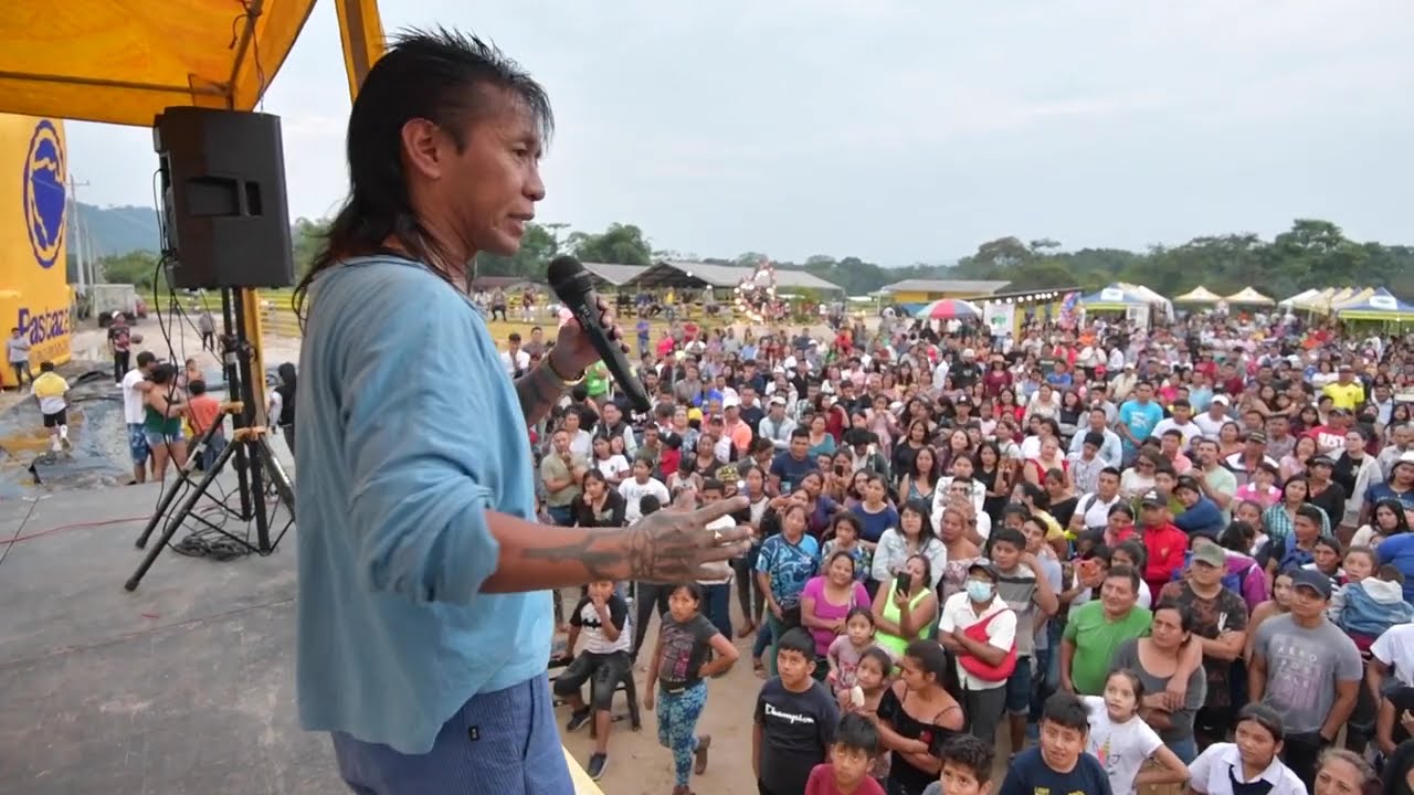 Paolo Ladino arrasa con su humor. Listos para reir 😂😅😂😂