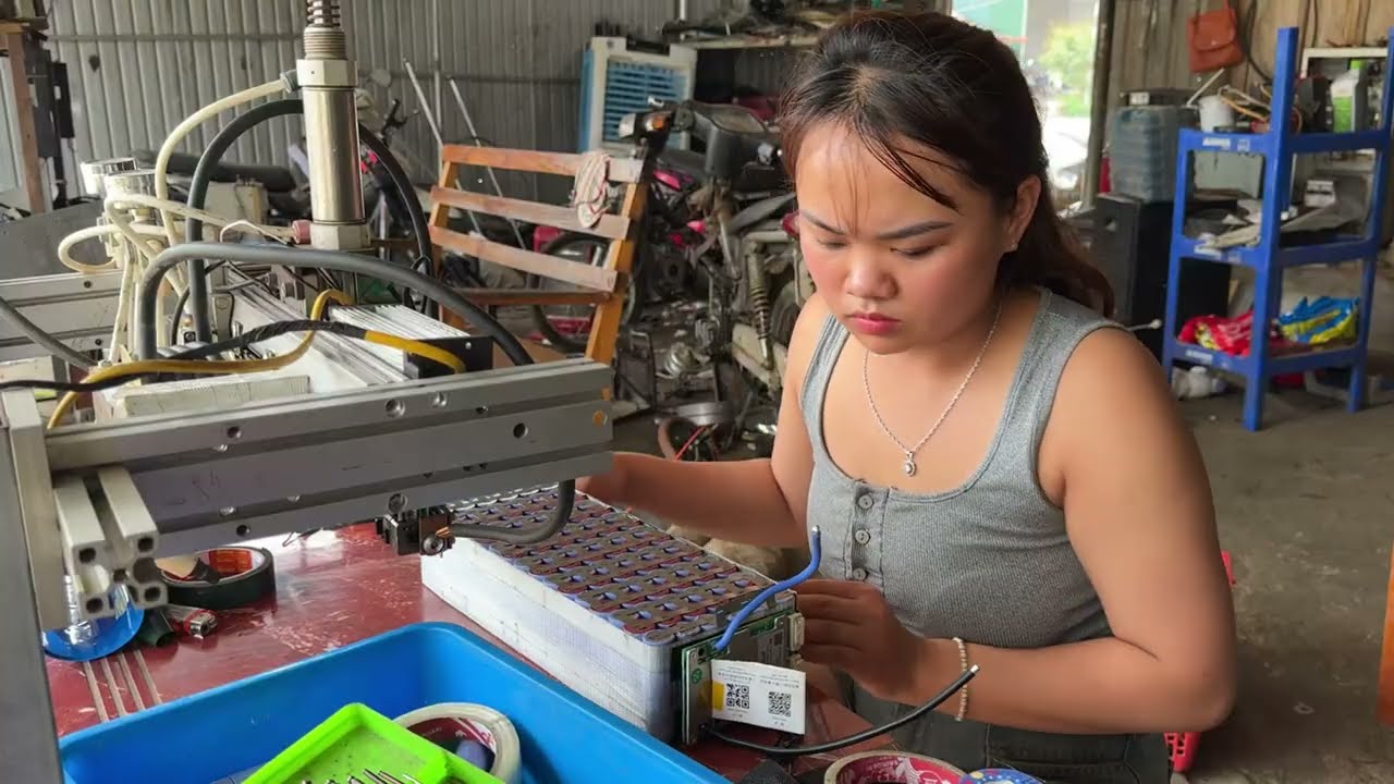 18-year-old genius girl creates electric motorbike battery, replaces damaged lead acid battery