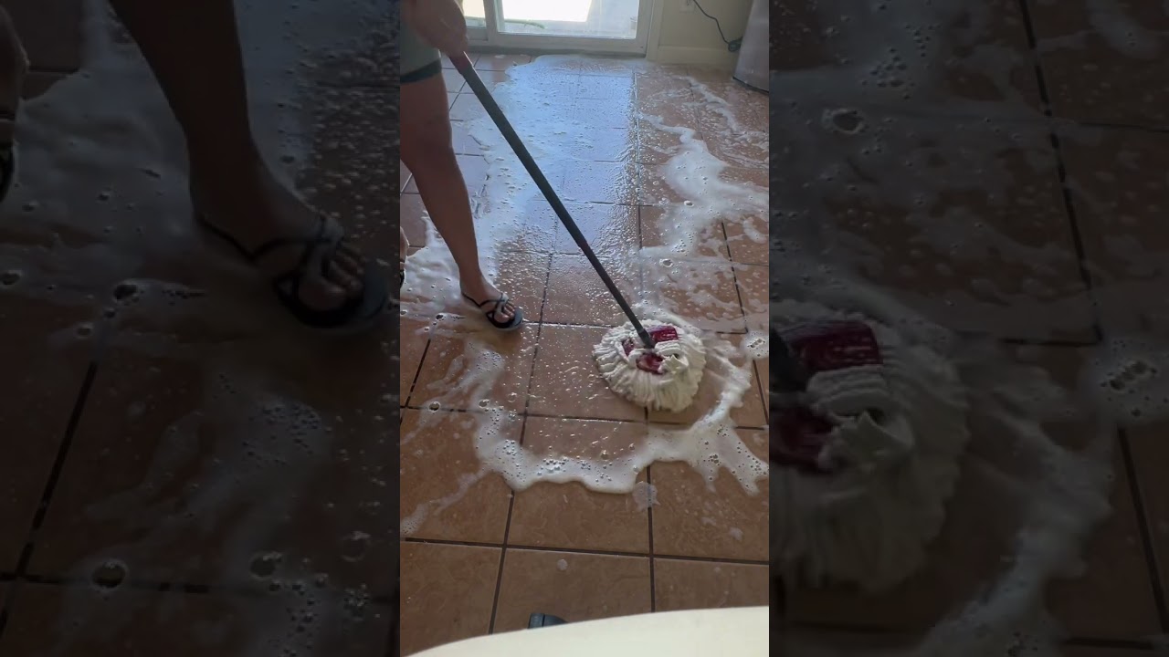 ASMR relaxing wet mop #therapeutic #oddlysatisfying #mopping #asmr #cleantok #limpieza