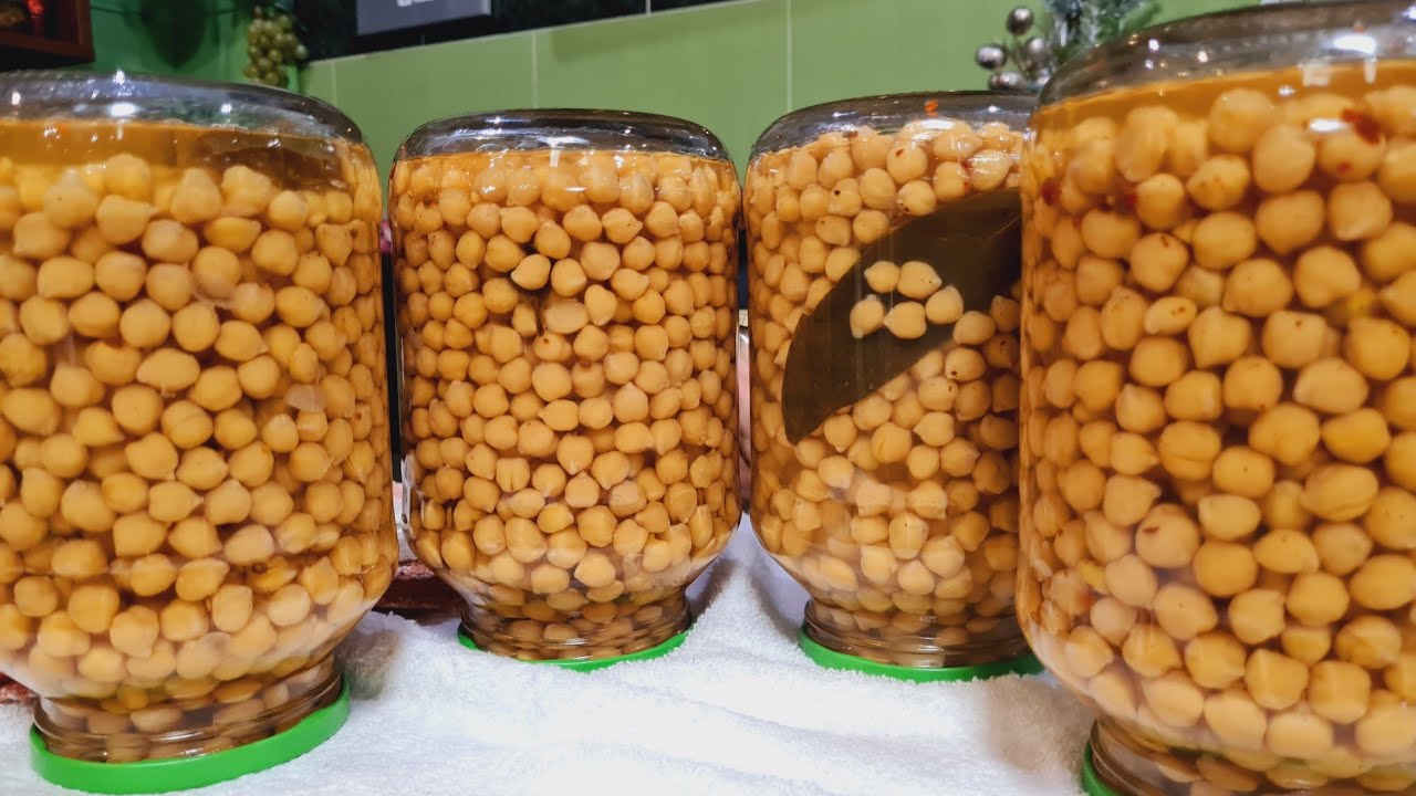 Naut la borcan fiert. Foarte gustos se pastreaza si 2 ani.