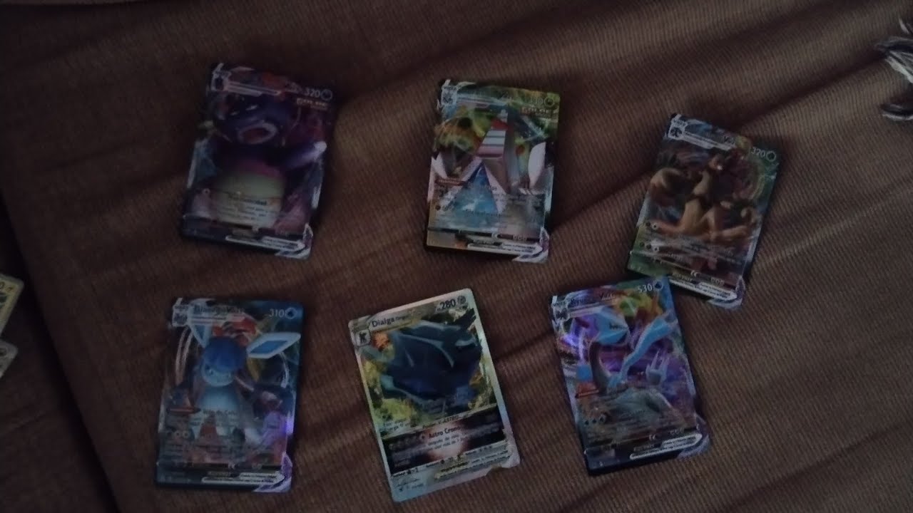 Abriendo cartas de pokemon