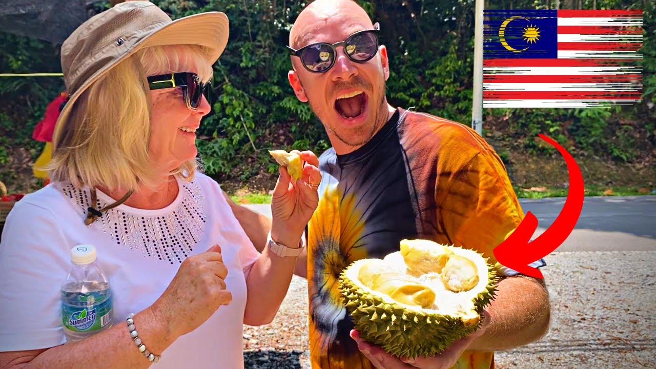 My mom is amazed by the taste of DURIAN in Malaysia 🇲🇾