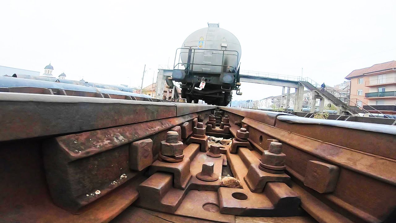 Train wheels sound-Old & Rusty Tracks 🚂🚧🔊 Strong horns
