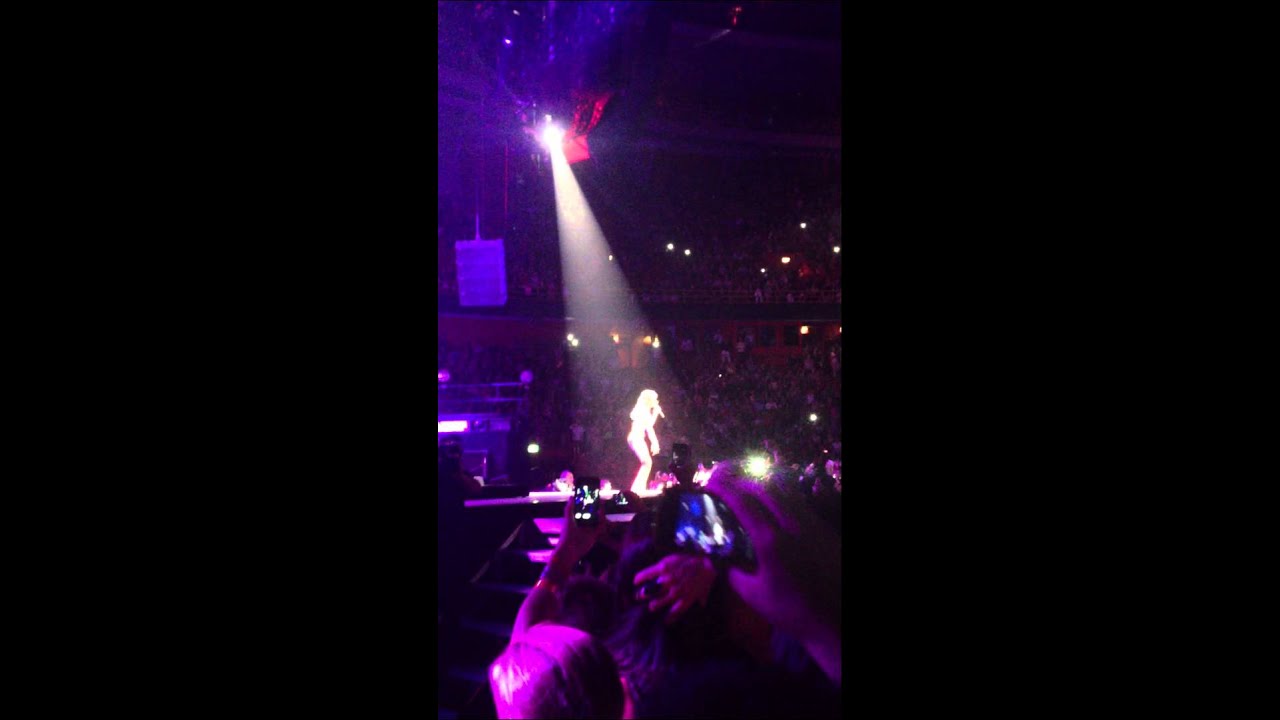 Rihanna DWT Stockholm Jump, Umbrella & All of the lights 22/7 -13