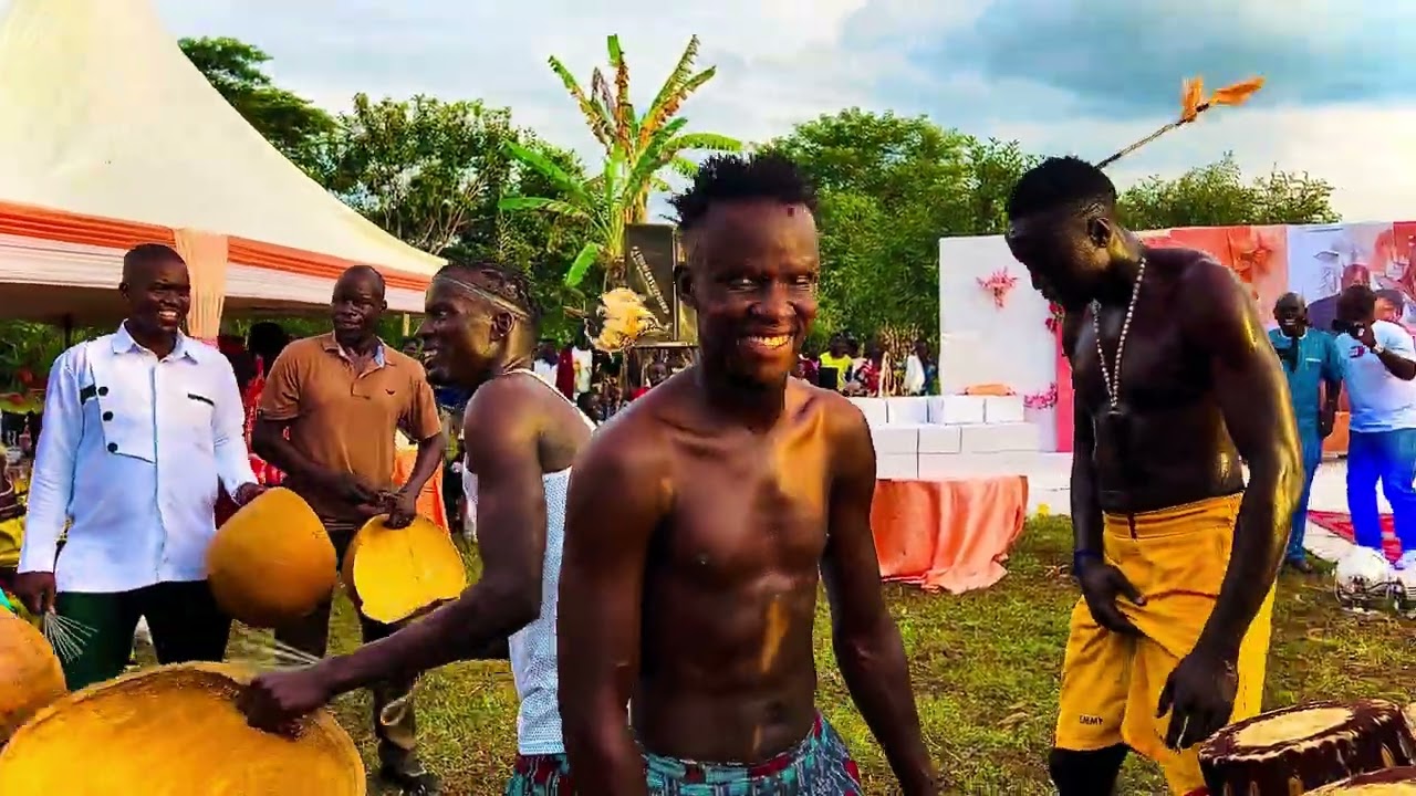 The Best n Most interesting Acholi Traditional Dance troupe especially the Drummer. Enjoy 
