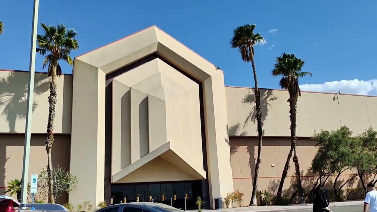 TUCSON MALL. TUCSON, ARIZONA.
