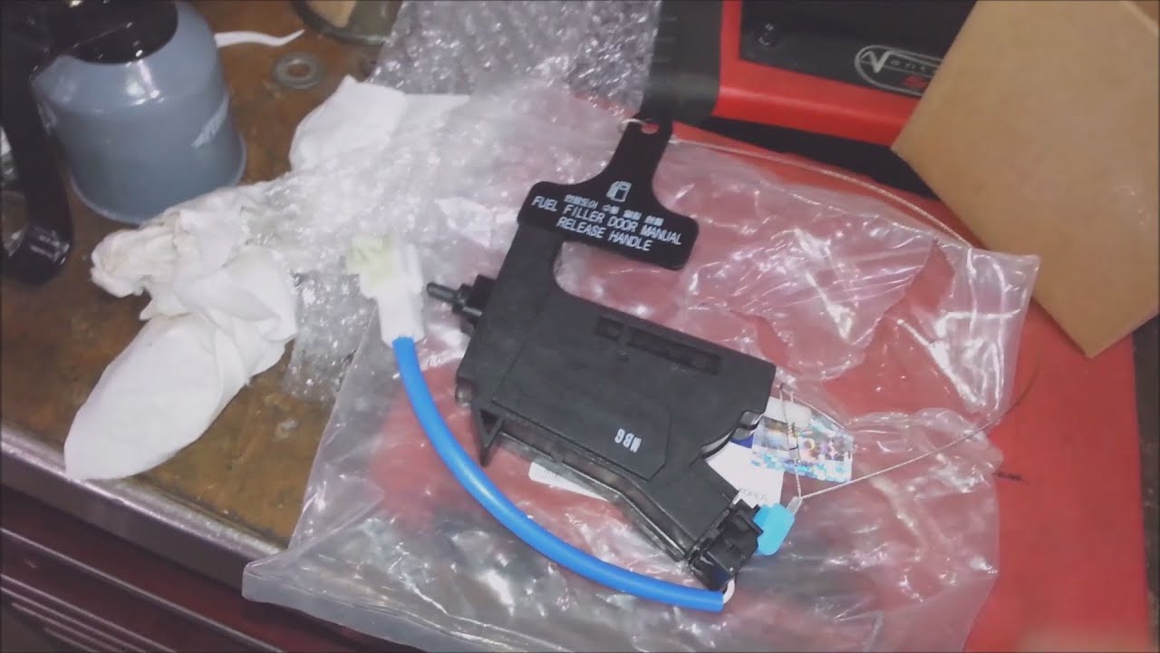 2011-2014 Hyundai Sonata stuck fuel door fix