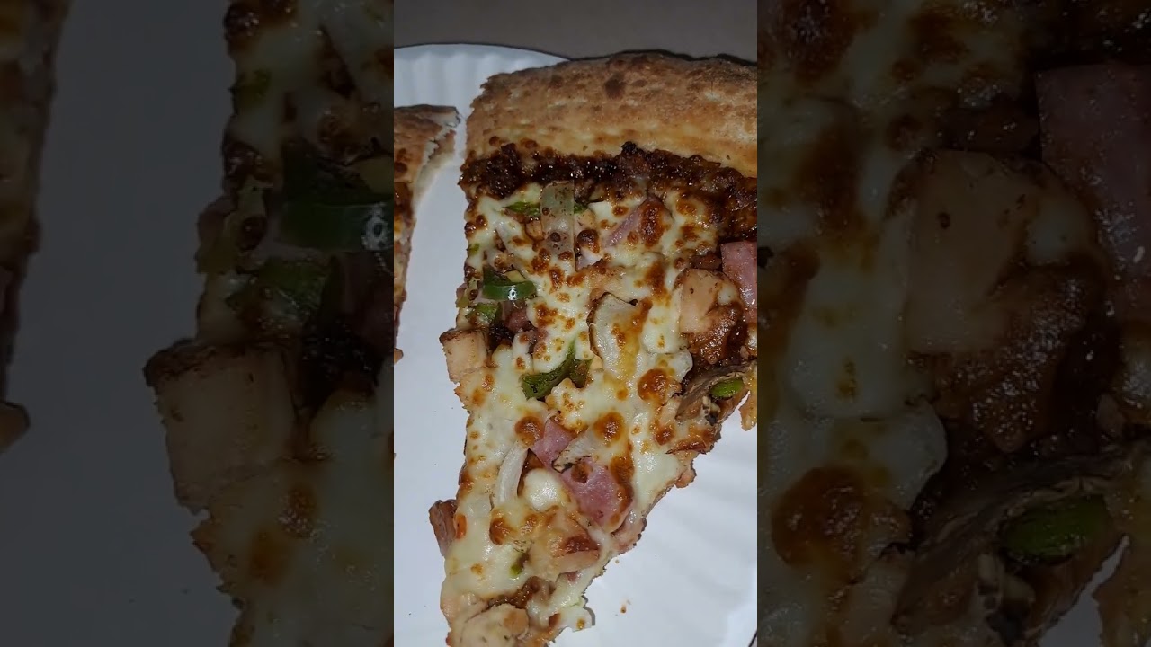 Papa John Pizza Friday night 🍕#comfortfood #pizza #papajohnspizza #canadianstreamer