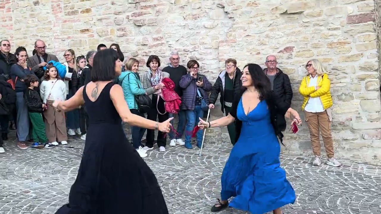 Compagnia del Solstizio Mediterraneo alla Festa del Pane di Castiglioni di Arcevia