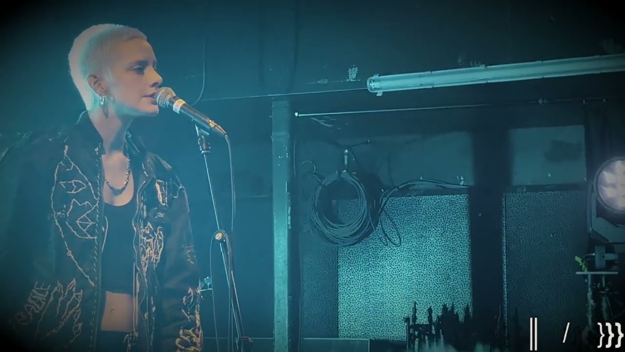 Anika (Petit Bain, 20250506) - ║2 Walk Away}